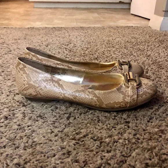 Softspots Shoes Solos By Softspots Flats Womens Used Poshmark